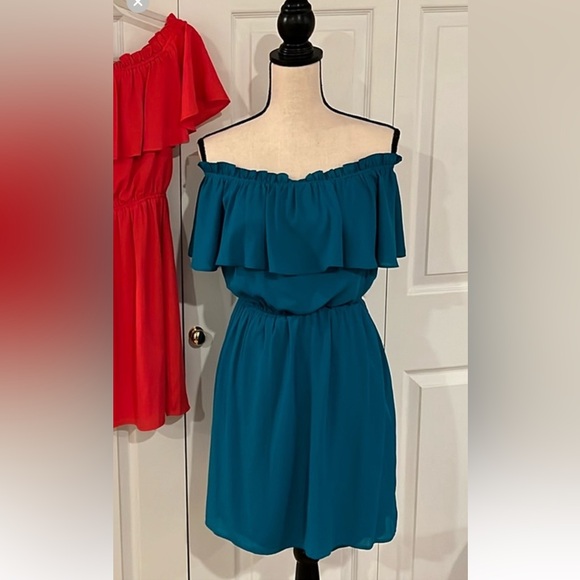 Express Dresses & Skirts - Express Off The Shoulders Mini Dress